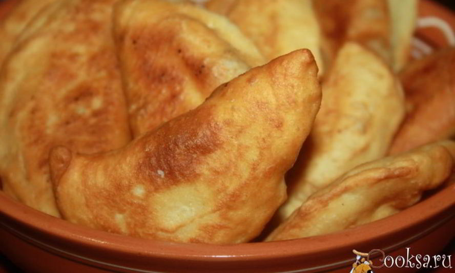 Рецепт чебуреки с курицей и кислым яблоком на кефире