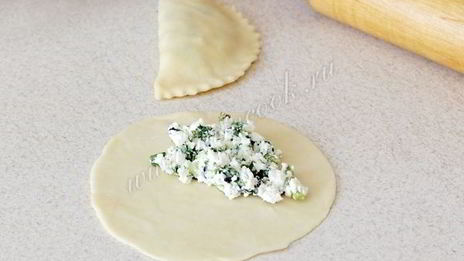 чебуреки с творогом и зеленью