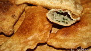 Цельнозерновые чебуреки с начинкой из говядины и шампиньонов