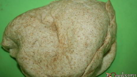 цельнозерновые чебуреки с начинкой из говядины и шампиньонов