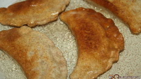 цельнозерновые чебуреки с начинкой из говядины и шампиньонов