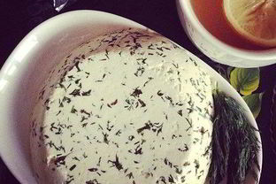 Домашний сыр с луком и тмином