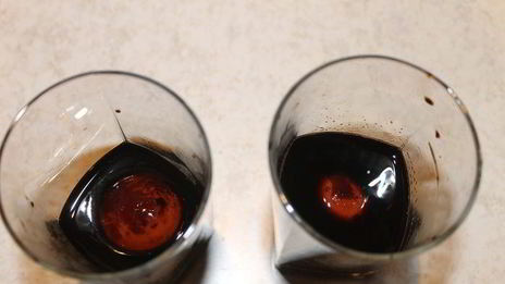 черные яйца, фаршированные тунцом