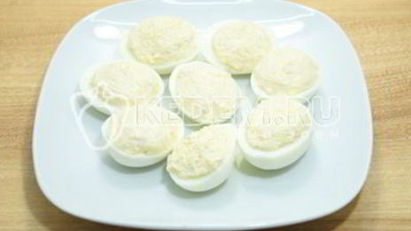 фаршированные яйца дед мороз