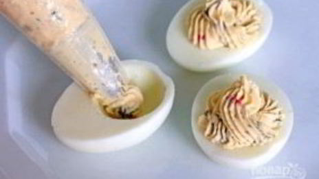 фаршированные яйца по-испански