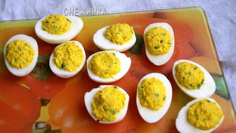 фаршированные яйца под майонезом