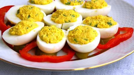 фаршированные яйца под майонезом