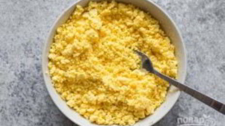 фаршированные яйца с беконом