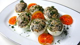 Фаршированные яйца с грибами