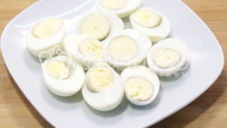 фаршированные яйца с икорно-горчичной начинкой