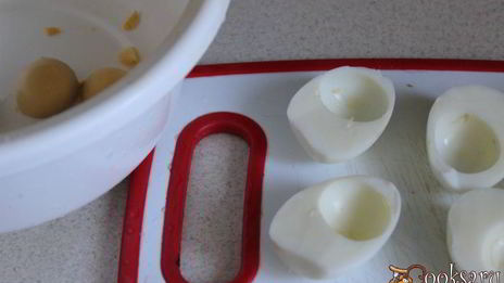 фаршированные яйца с икорным кремом