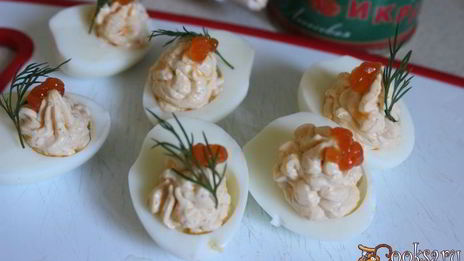 фаршированные яйца с икорным кремом