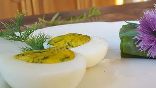 Фаршированные яйца с иссопом