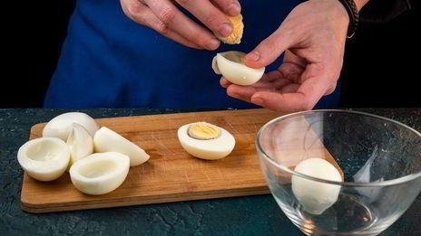 фаршированные яйца с крабовыми палочками