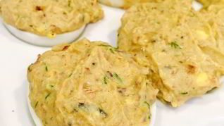 Фаршированные яйца с рыбными консервами