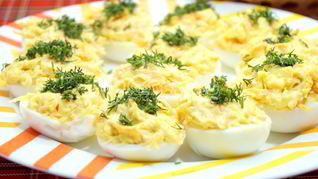 Фаршированные яйца с сыром