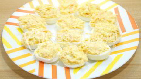 фаршированные яйца с сыром