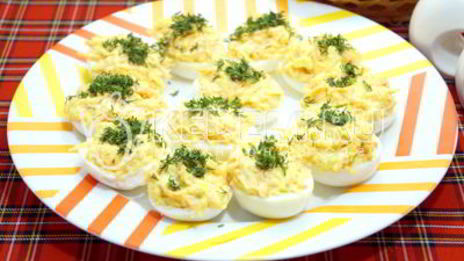 фаршированные яйца с сыром