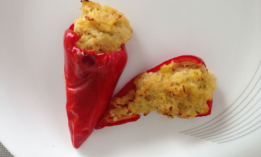 Рецепт перцы чили, фаршированные яйцами, пореем и креветками