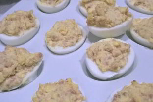 Яйца фаршированные консервой