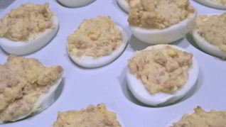 Яйца фаршированные консервой