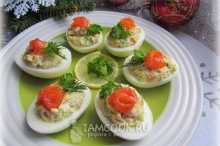 Яйца, фаршированные красной рыбой