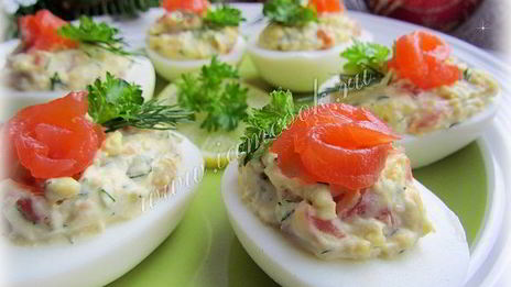 яйца, фаршированные красной рыбой