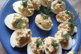 Яйца, фаршированные креветками и оливками