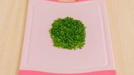 яйца, фаршированные сельдью и свеклой