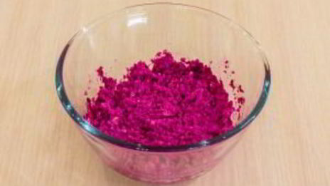 яйца, фаршированные сельдью и свеклой