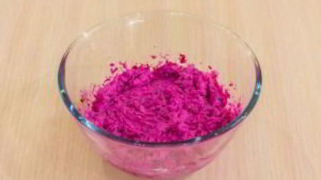 яйца, фаршированные сельдью и свеклой