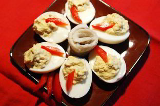 Яйца, фаршированные селедкой