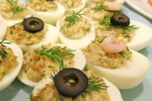 Яйца фаршированные шпротами