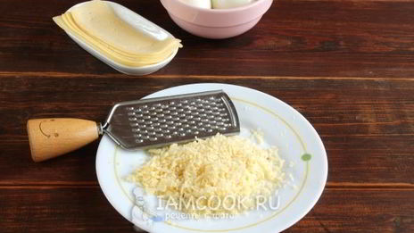 яйца, фаршированные сыром и чесноком