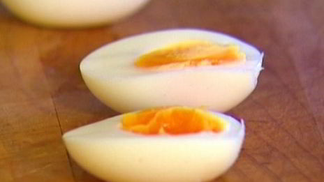 яйца, фаршированные сыром, каперсами и шнитт-луком