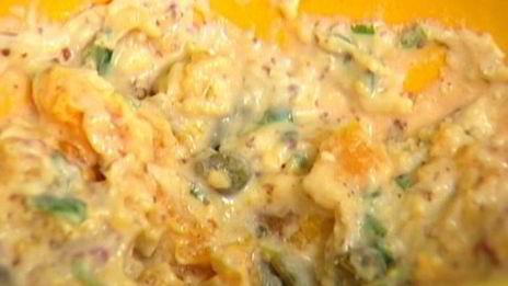 яйца, фаршированные сыром, каперсами и шнитт-луком