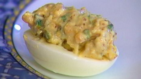 яйца, фаршированные сыром, каперсами и шнитт-луком