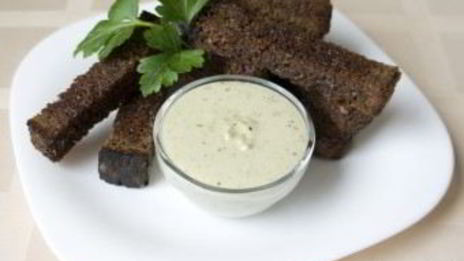 черные чесночные гренки