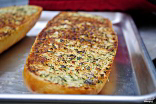 Чесночно-сырные гренки