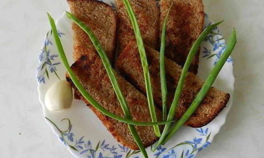 Рецепт чесночные гренки из черного хлеба с чесноком