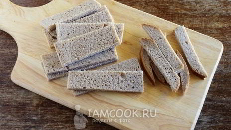 чесночные гренки из черного хлеба