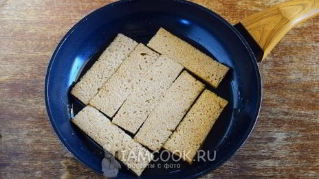 чесночные гренки из черного хлеба