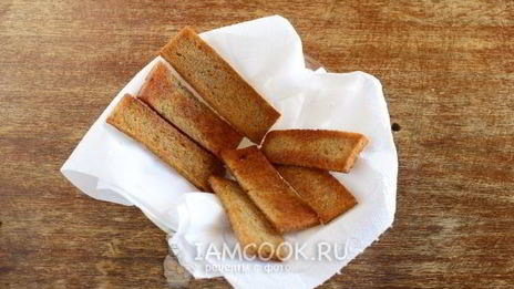 чесночные гренки из черного хлеба