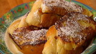 Французские гренки с сушеной вишней и курагой