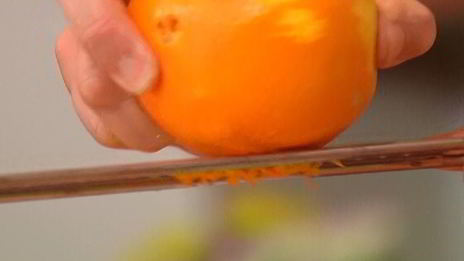 французские гренки с сушеной вишней и курагой