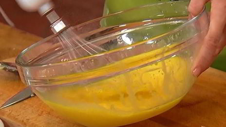 французские гренки с сушеной вишней и курагой