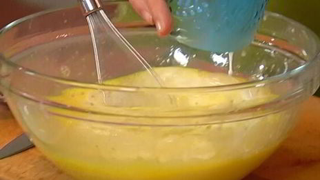 французские гренки с сушеной вишней и курагой