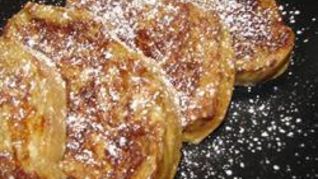 Французские гренки с яблочным пюре