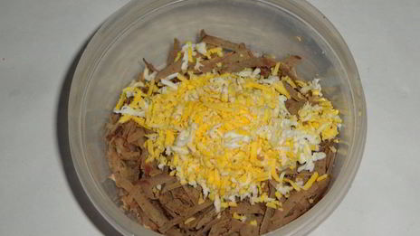 гренки из черного хлеба с печенью и яйцом