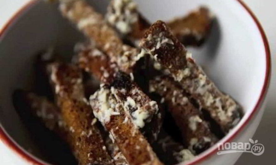 Рецепт гренки из черного хлеба с сыром на сковороде